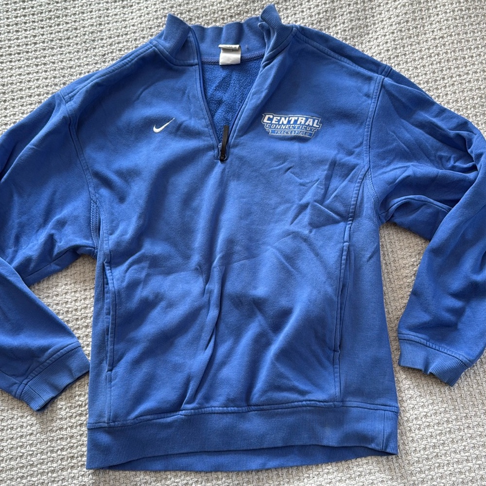 EUC Men’s XS 1/4 zip sweatshirt Central Connecticut logo